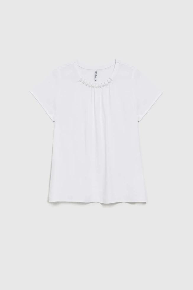 Koszula ozdobiona koralikami na dekolcie biała