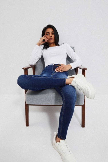 Jeansy push up z przetarciami na udach granatowe