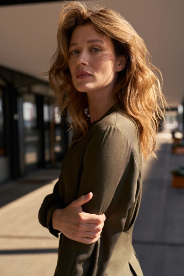 Wiskozowa sukienka midi oliwkowa