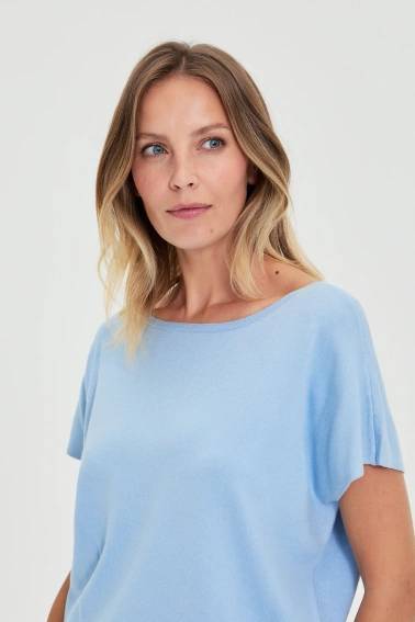 Cienki sweter błękitny