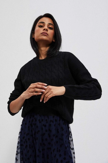 Sweter z ozdobnym splotem i okrągłym dekoltem czarny