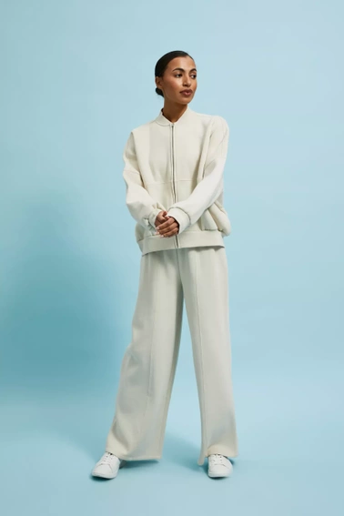 Spodnie dresowe z szerokimi nogawkami wiązane w talii beżowe