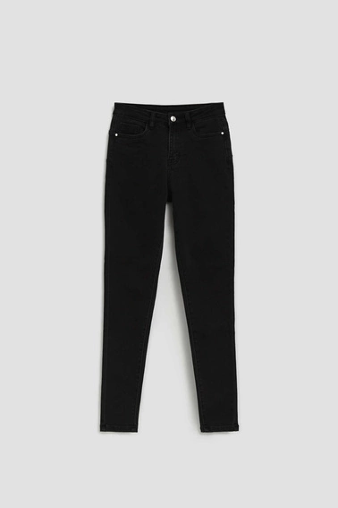 Jeansy rurki z efektem push up czarne