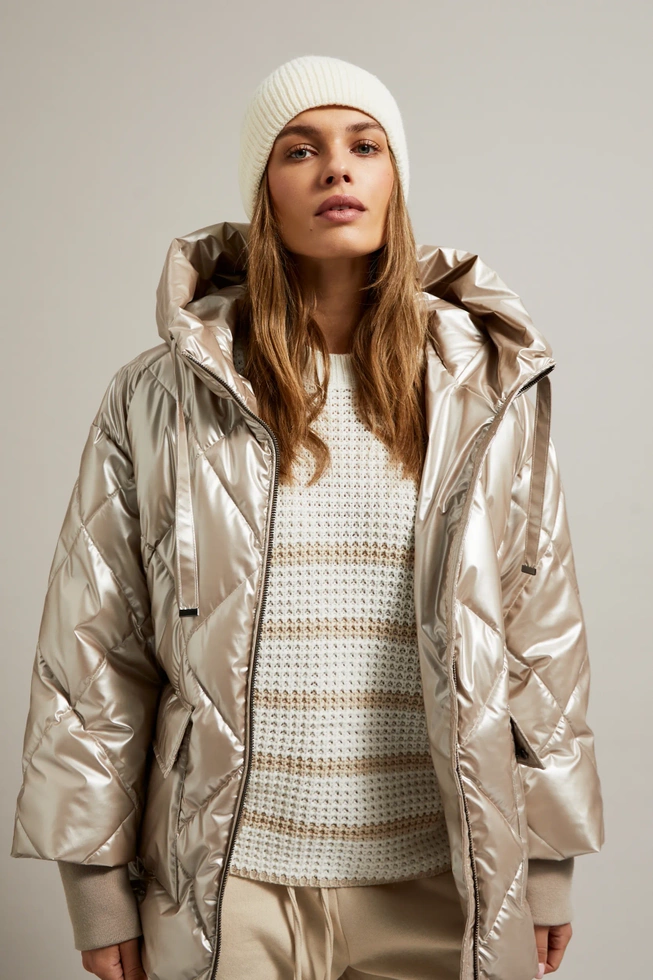 Ciepła czapka z prążkowanego materiału ecru