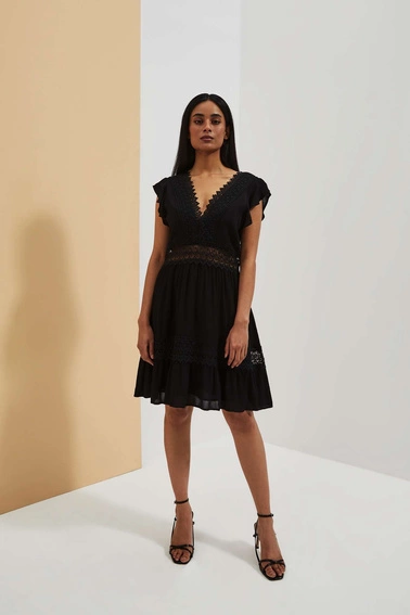 Sukienka boho z dekoltem w serek i koronką czarna