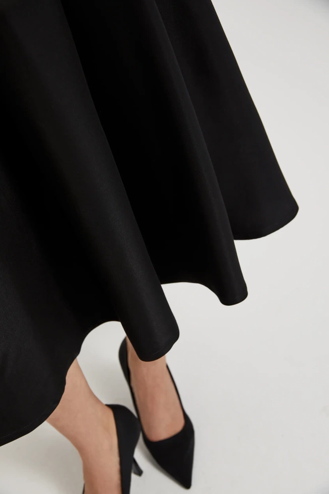 Rozkloszowana spódnica czarna