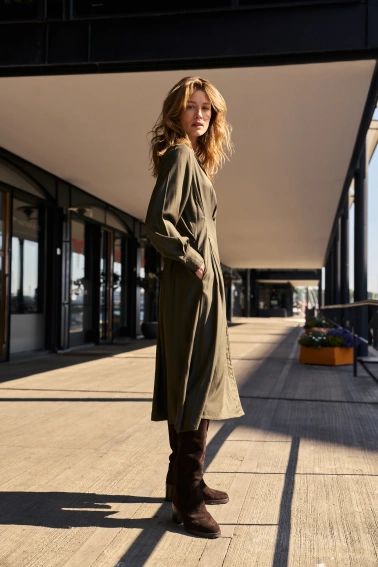 Wiskozowa sukienka midi oliwkowa