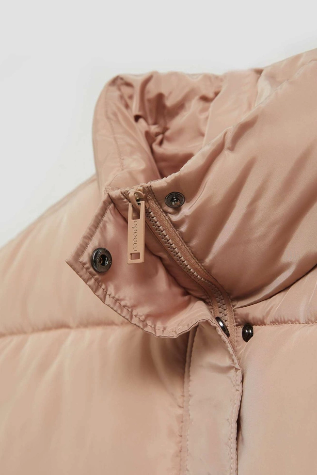 Pikowana kamizelka z paskiem