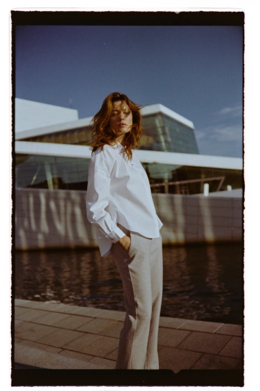 Koszula z ozdobnymi guzikami biała 