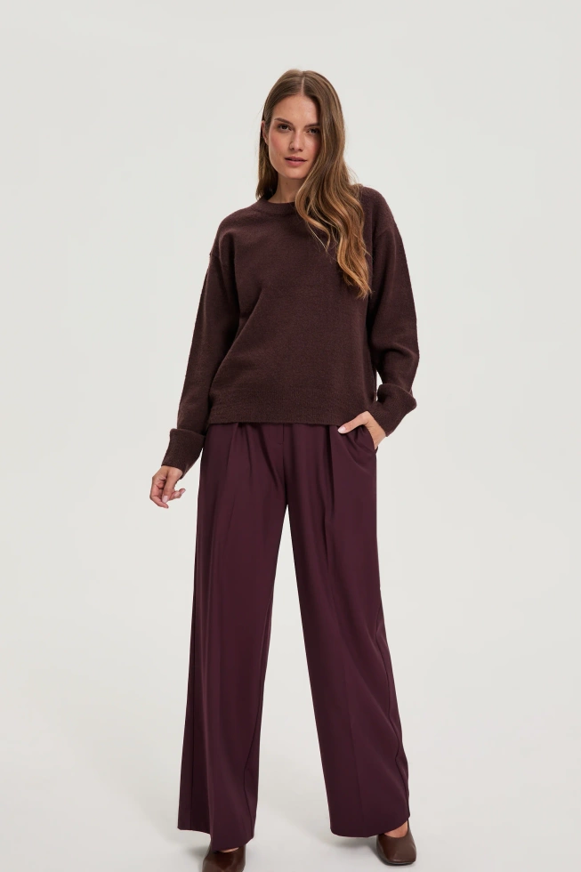 Gładki sweter brązowy