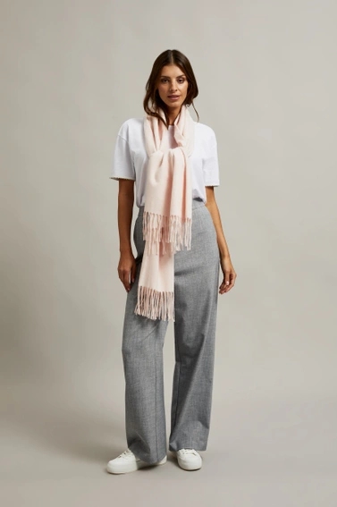 Gładki szalik z frędzlami różowy