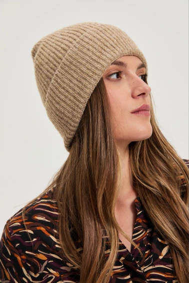 Zimowa czapka beżowa