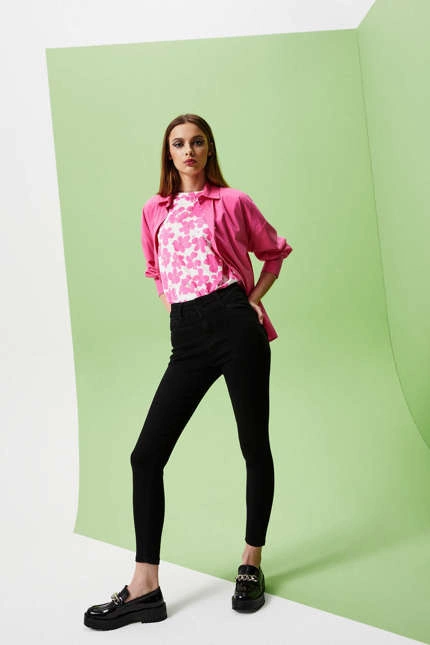 Jeansy push up z wysokim stanem czarne