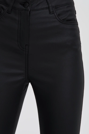 Woskowane spodnie czarne