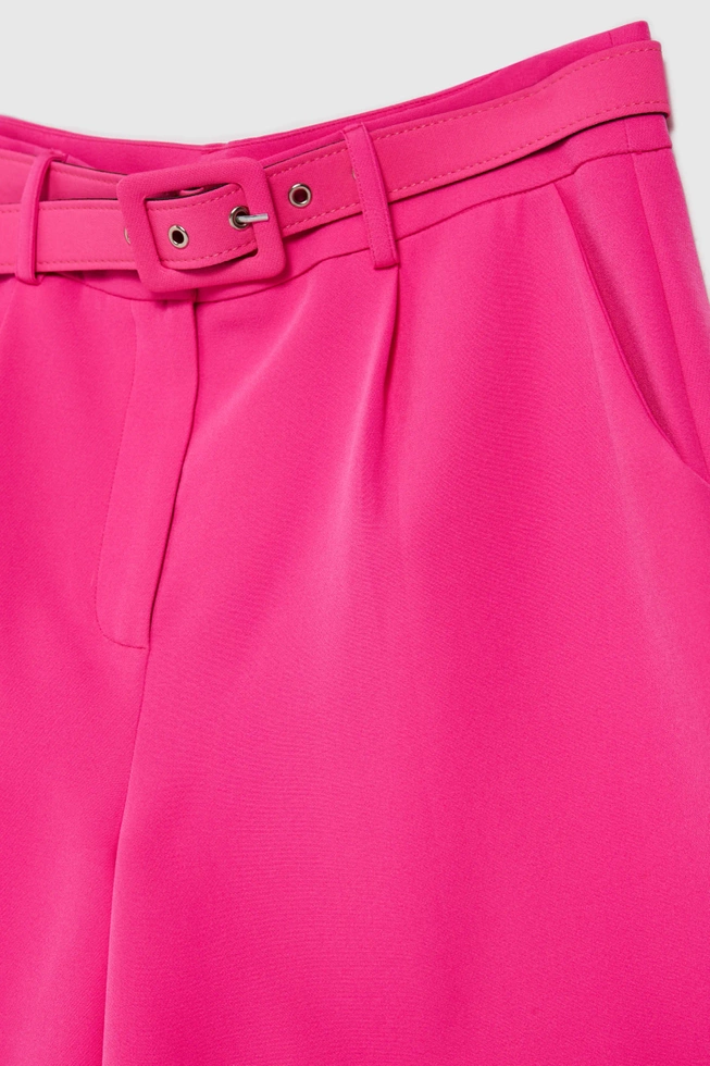 Szorty z paskiem fuksjowe