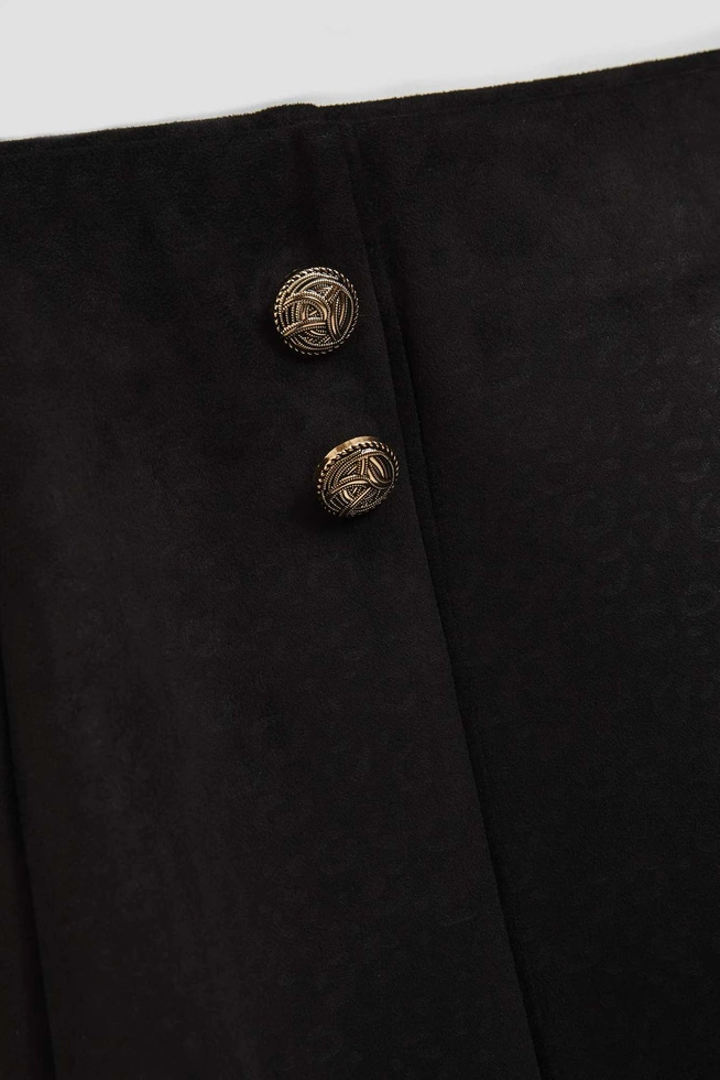 Ołówkowa spódnica z ozdobnymi guzikami