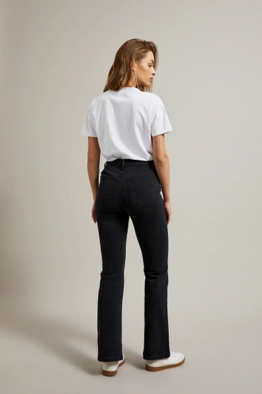 Gładkie jeansy bootcut czarne