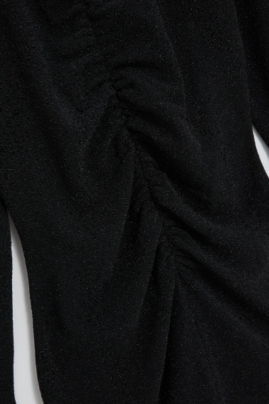 Dopasowana sukienka czarna