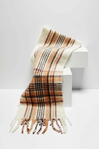 Ciepły szal w kratę perłowy