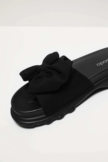 Klapki na grubej podeszwie z kokardą czarne