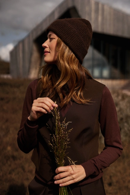 Czapka z dodatkiem wełny brązowa