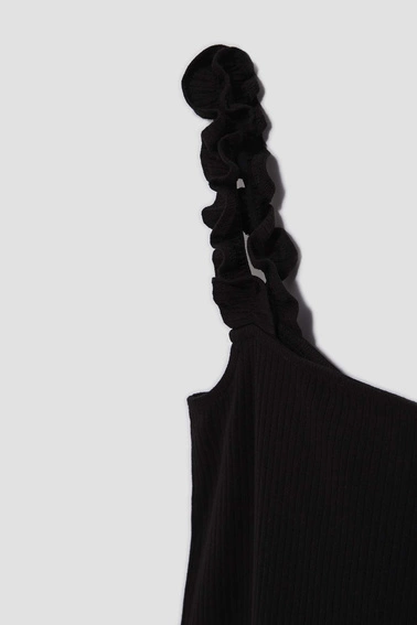 Prążkowany top z szerokimi ramiączkami czarny