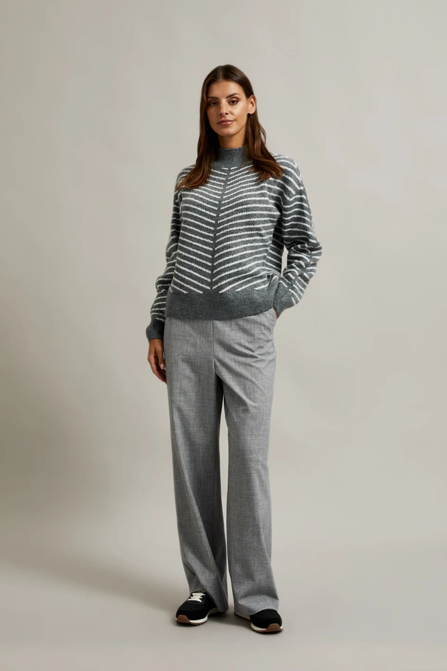 Sweter z półgolfem i paskami szary