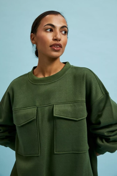 Bluza z dużymi kieszeniami i wiązaniem w pasie khaki