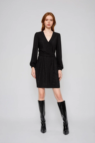 Sukienka z dekoltem czarna