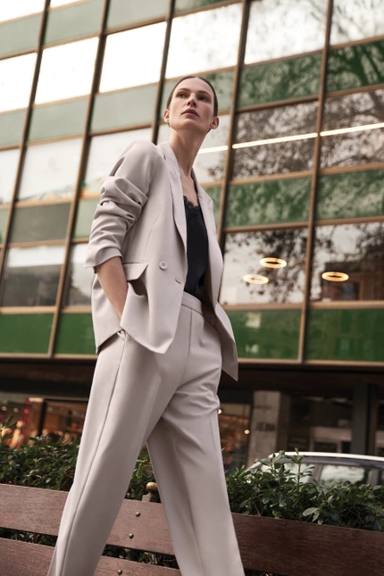 Dwurzędowa gładka marynarka szara