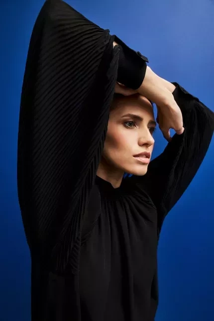 Koszula z plisowanymi rękawami czarna