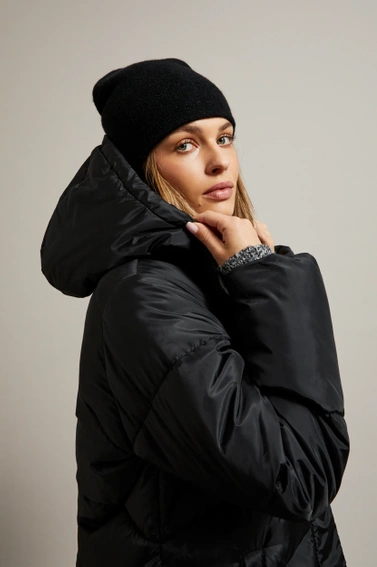  Cienka czapka z metaliczną nitką czarna