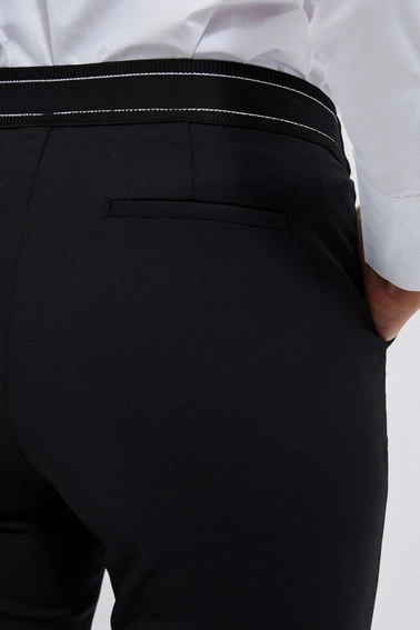 Eleganckie spodnie z prostą nogawką czarne