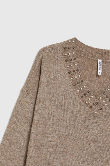 Sweter z ozdobnym dekoltem brązowy
