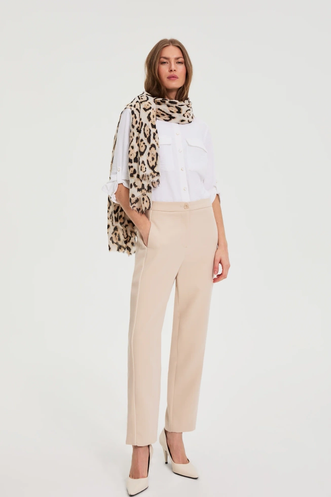 Szal w panterkę beżowy