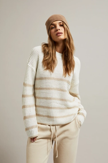 Cienka czapka z metaliczną nitką brązowa