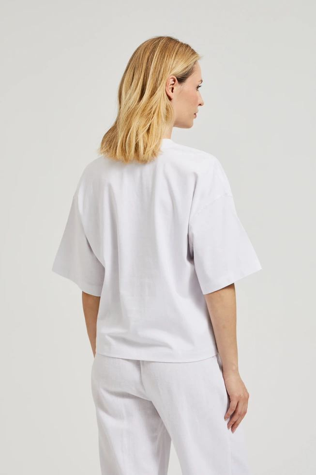 Bluzka z kieszonką ozdobioną cekinami biała