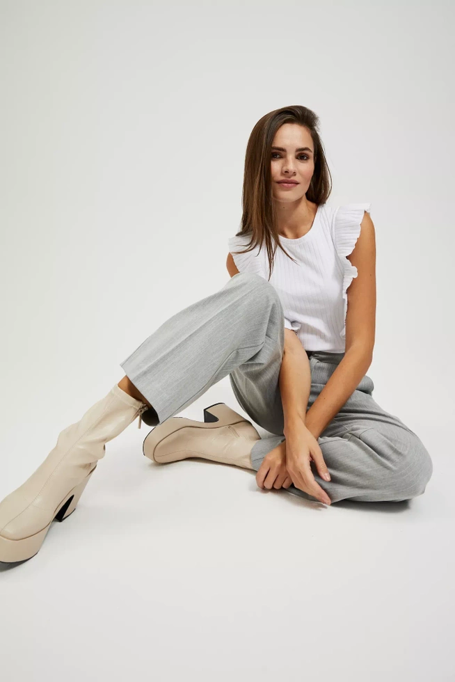 Garniturowe spodnie z prostymi nogawkami i kieszeniami szare