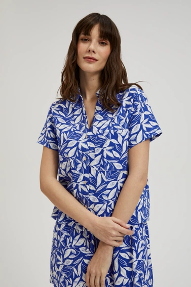 Koszula z kołnierzykiem i roślinnym wzorem niebieska