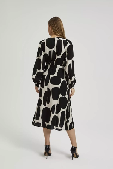 Sukienka z długimi rękawami i paskiem czarna