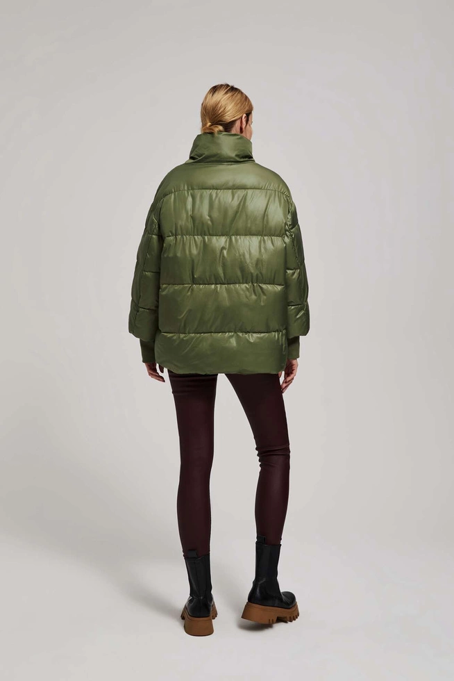 Krótka kurtka z kołnierzem