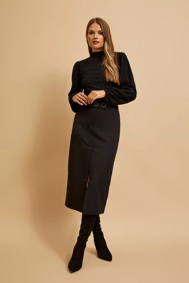 Bluzka z półgolfem i bufiastymi rękawami czarna