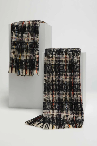 Szalik w kratę z metaliczną nitką czarny