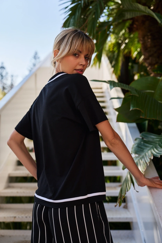 Bawełniana bluzka z dekoltem w serek czarna