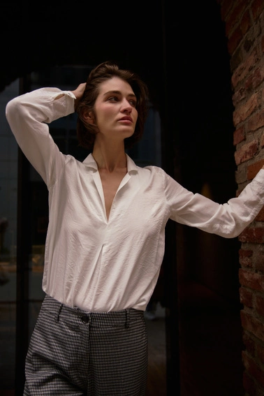 Gładka koszula z wiskozy biała