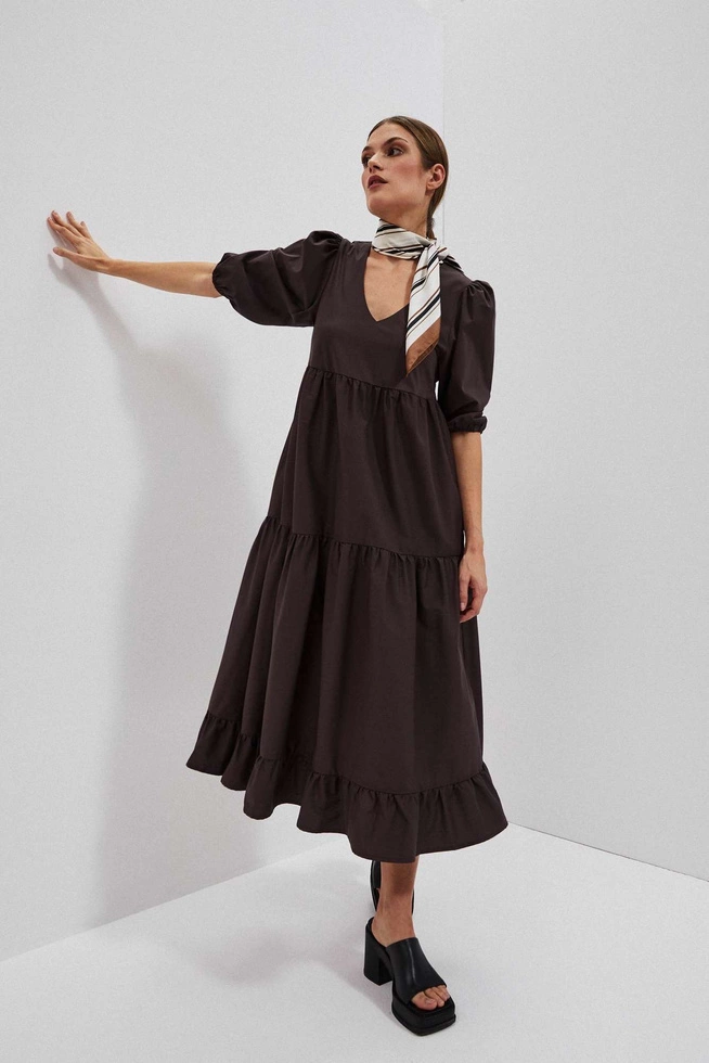 Rozkloszowana sukienka z falbaną