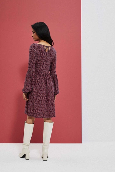 Sukienka w roślinnym printem