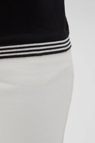 Bawełniana czarna bluzka z krótkimi rękawami