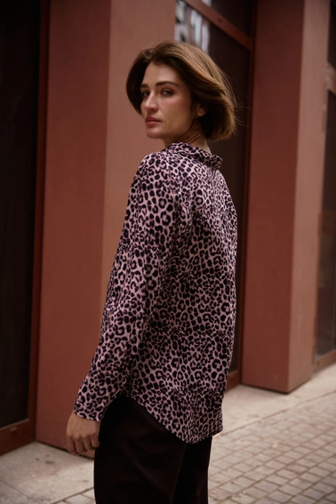 Wiskozowa koszula w panterkę różowa