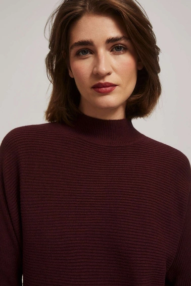 Sweter typu nietoperz z golfem